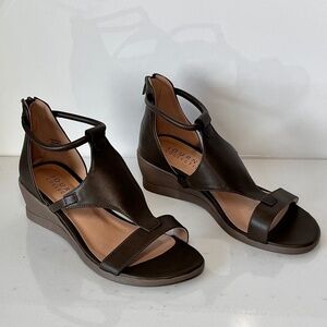 Journee Collection Trayle Wedge Sandal